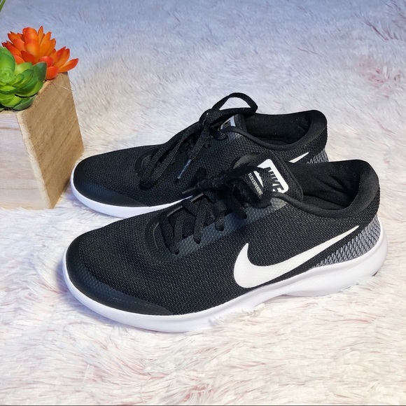 Nike Flex Experience RN Black & White Shoes - Picture 8 of 11